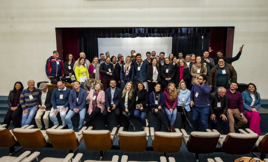 Secretaria estadual passa informações e orientações aos gestores municipais sobre adesão à lei e como acessar os recursos.