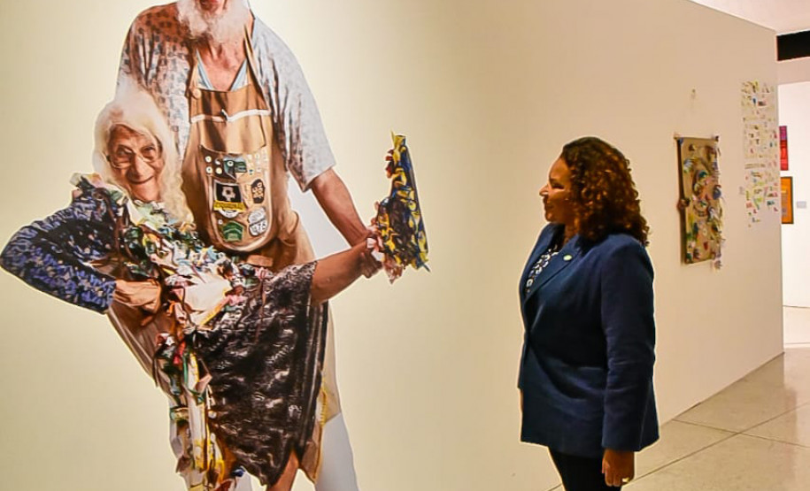 Exposição de Efigênia Rolim e Hélio Leites no MAC-PR é finalista do prêmio ABCA