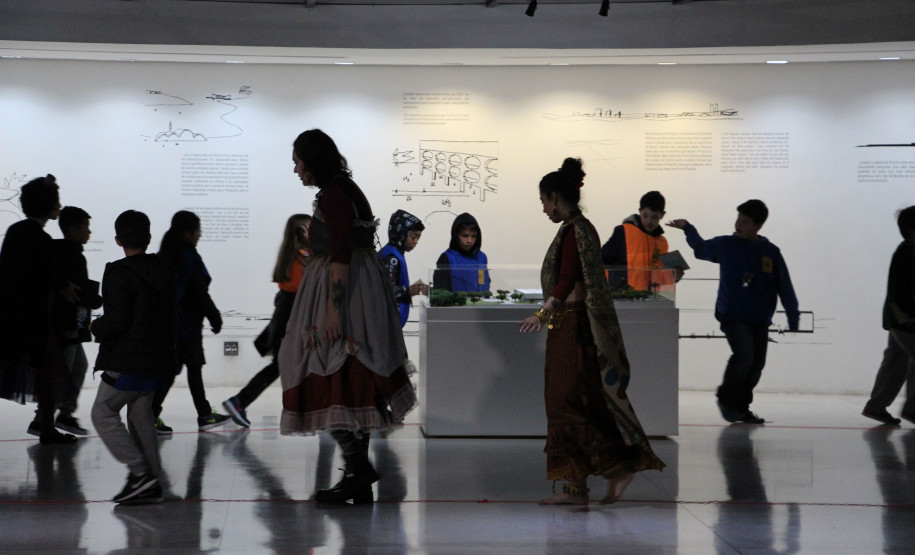 Roteiro temático “A Incrível Fábrica de Cores” guia uma série de atividades lúdicas após o fechamento do Museu.