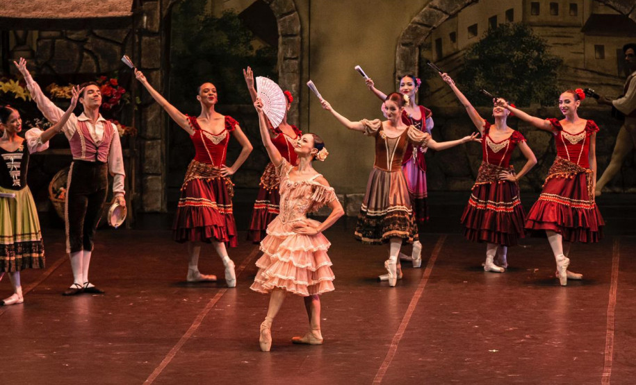 Espetáculo é alusivo aos 330 anos da capital paranaense.