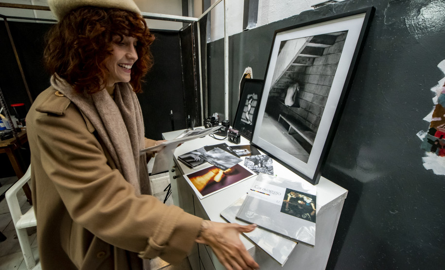 Fotógrafa vai registrar retratos de artistas paranaenses no Museu Casa Alfredo Andersen