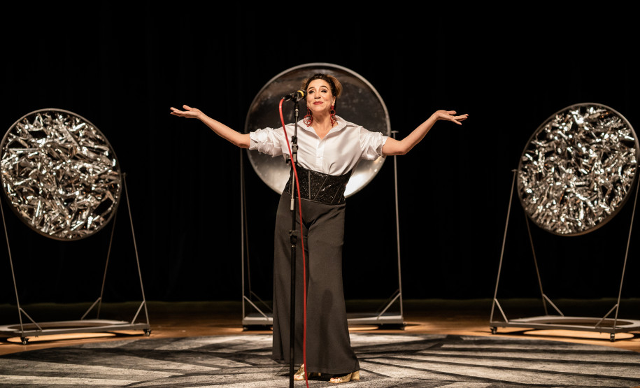 A peça é inspirada no livro autobiográfico "A Saideira", de Barbara Gancia -