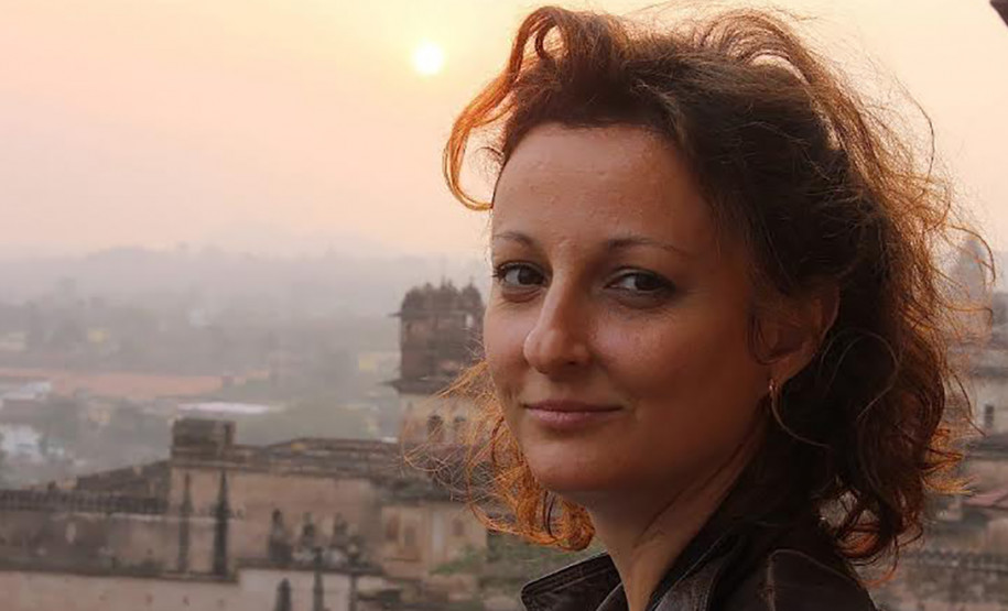 Coletivo Adega Teatral abre inscrições para oficinas de dramaturgia na BPP. Na foto, a mestre Ana Cândida Carneiro