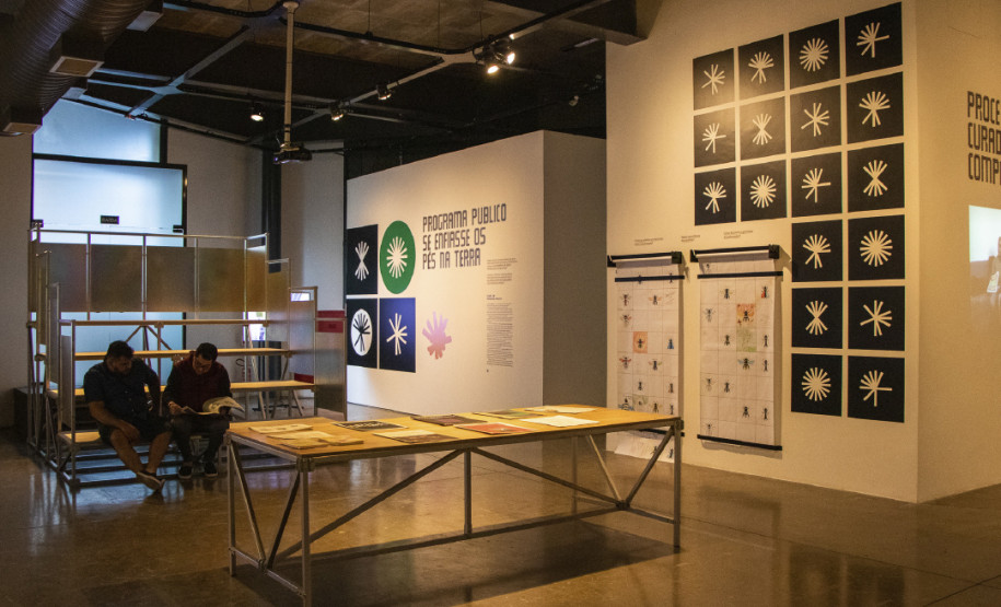 A iniciativa convida o público a uma experiência dentro de um espaço de convívio na sala de exposições temporárias Lange de Morretes -