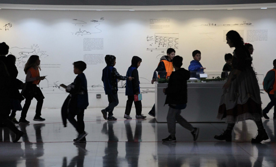 Com o tema “A Incrível Fábrica de Cores”, serão abordadas as cores e suas múltiplas possibilidades.