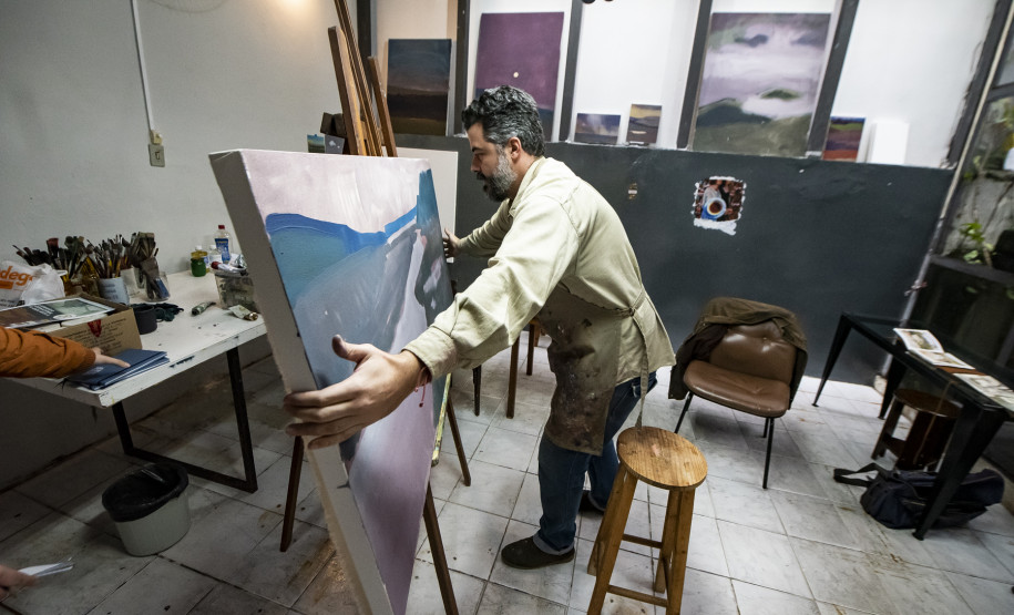 O foco principal é a exploração da paisagem contemporânea e suas múltiplas facetas -