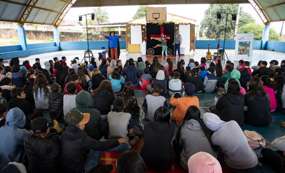 Programa Trilhando pelo Paraná leva circo-teatro para pequenos municípios do Estado