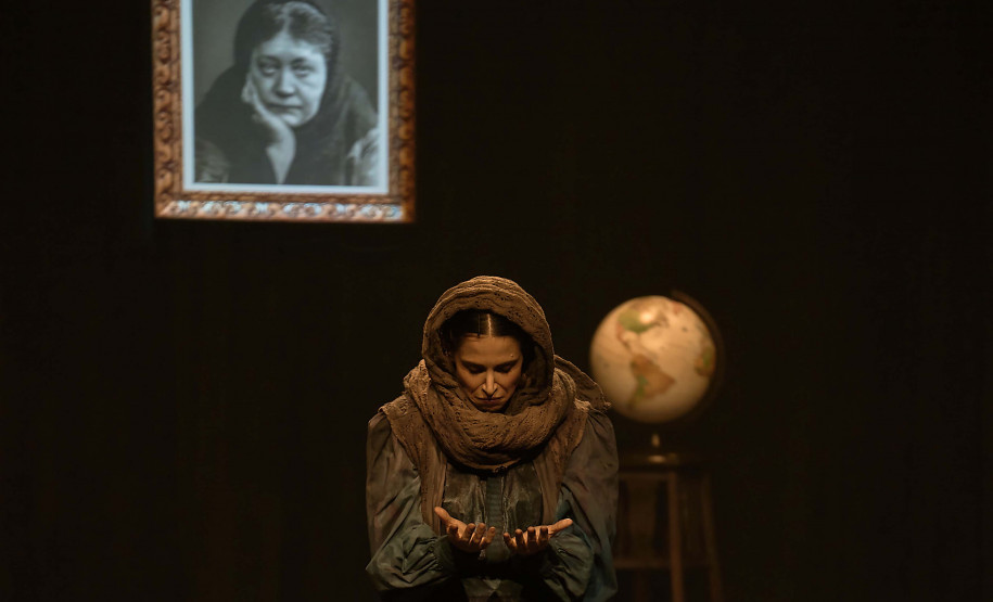 Guairinha recebe em setembro "Madame Blavatsky", peça com Mel Lisboa -