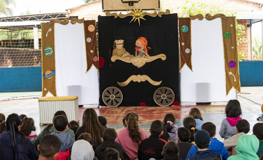 Programa Trilhando pelo Paraná leva circo-teatro para pequenos municípios do Estado