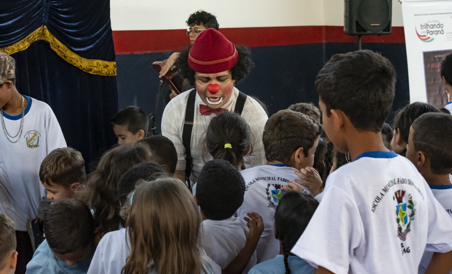 Programa Trilhando pelo Paraná leva circo-teatro para pequenos municípios do Estado