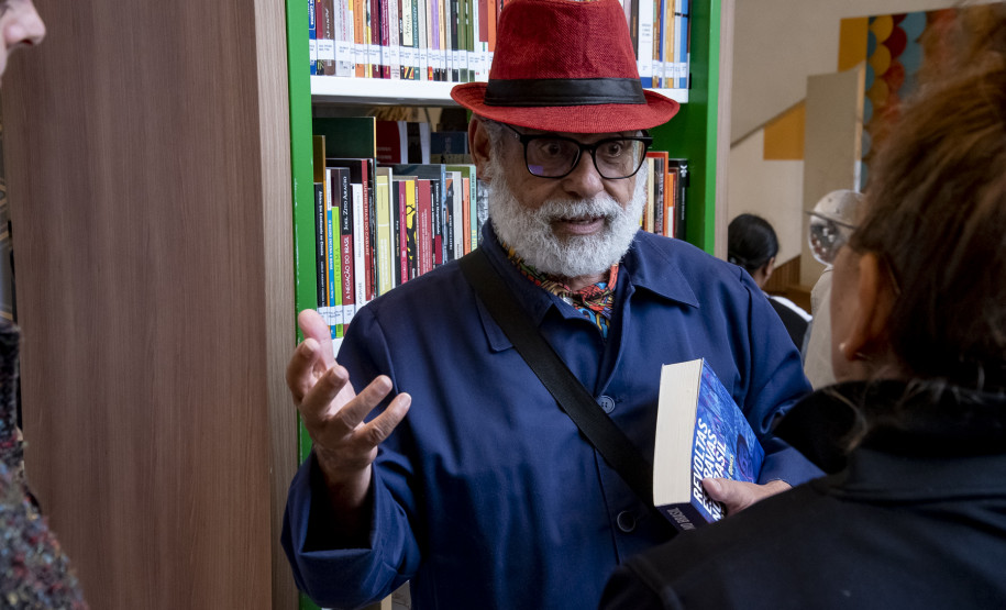 Biblioteca Pública do Paraná inaugura Estante Afro — Maria Águeda com mais de 500 livros. Foto: Kraw Penas/SEEC