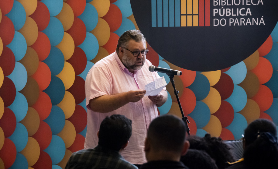 Biblioteca Pública do Paraná inaugura Estante Afro — Maria Águeda com mais de 500 livros. Foto: Kraw Penas/SEEC