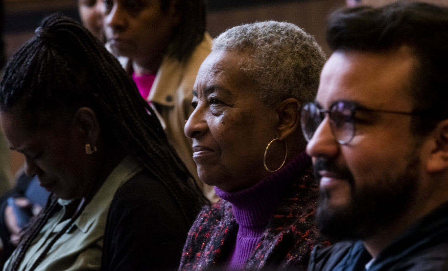 Biblioteca Pública do Paraná inaugura Estante Afro — Maria Águeda com mais de 500 livros. Foto: Kraw Penas/SEEC