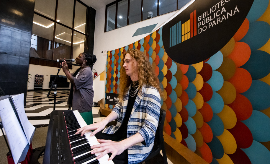 Biblioteca Pública do Paraná inaugura Estante Afro — Maria Águeda com mais de 500 livros. Foto: Kraw Penas/SEEC