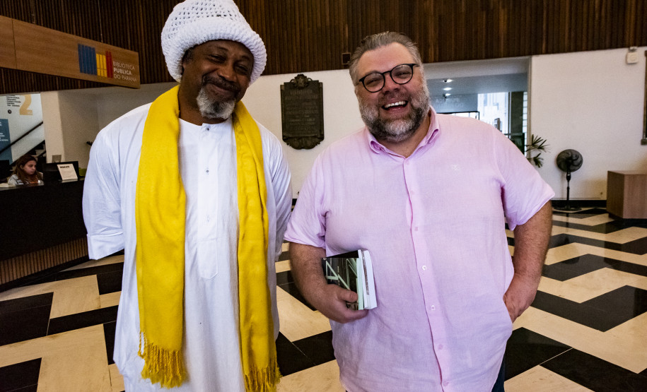 Biblioteca Pública do Paraná inaugura Estante Afro — Maria Águeda com mais de 500 livros. Foto: Kraw Penas/SEEC