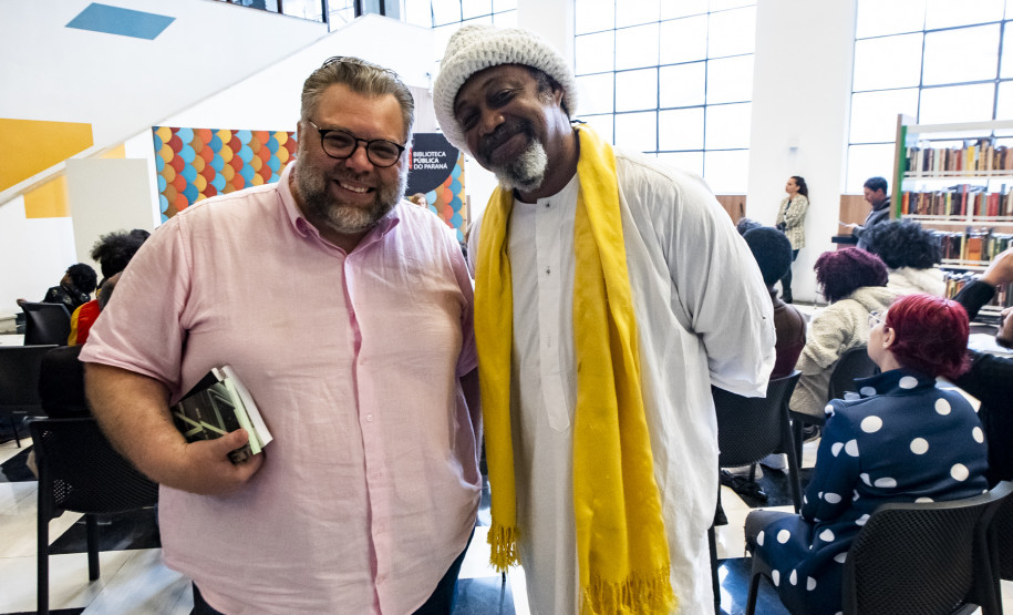 Biblioteca Pública do Paraná inaugura Estante Afro — Maria Águeda com mais de 500 livros. Foto: Kraw Penas/SEEC