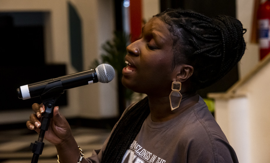 Biblioteca Pública do Paraná inaugura Estante Afro — Maria Águeda com mais de 500 livros. Foto: Kraw Penas/SEEC