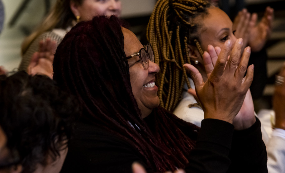 Biblioteca Pública do Paraná inaugura Estante Afro — Maria Águeda com mais de 500 livros. Foto: Kraw Penas/SEEC