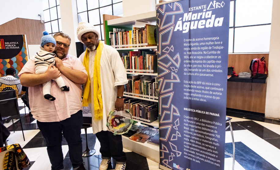Biblioteca Pública do Paraná inaugura Estante Afro — Maria Águeda com mais de 500 livros. Foto: Kraw Penas/SEEC