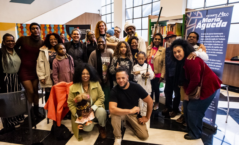 Biblioteca Pública do Paraná inaugura Estante Afro — Maria Águeda com mais de 500 livros. Foto: Kraw Penas/SEEC