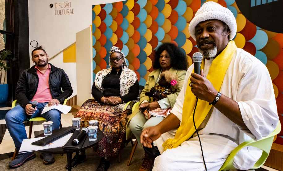 Biblioteca Pública do Paraná inaugura Estante Afro — Maria Águeda com mais de 500 livros. Foto: Kraw Penas/SEEC