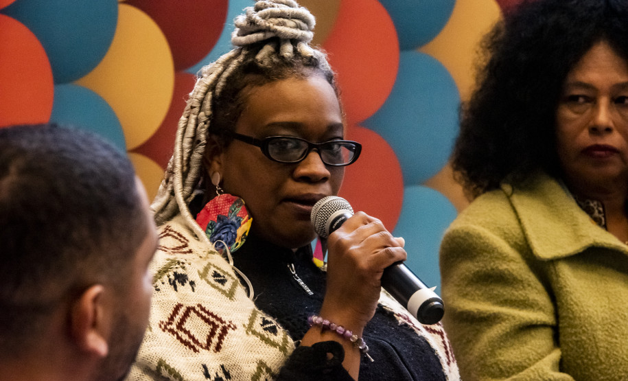 Biblioteca Pública do Paraná inaugura Estante Afro — Maria Águeda com mais de 500 livros. Foto: Kraw Penas/SEEC