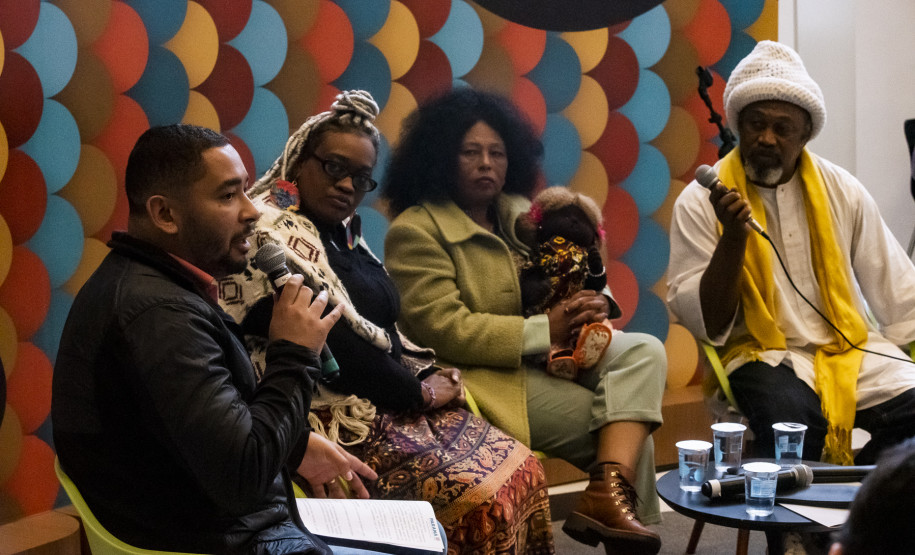 Biblioteca Pública do Paraná inaugura Estante Afro — Maria Águeda com mais de 500 livros. Foto: Kraw Penas/SEEC