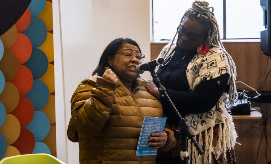 Biblioteca Pública do Paraná inaugura Estante Afro — Maria Águeda com mais de 500 livros. Foto: Kraw Penas/SEEC