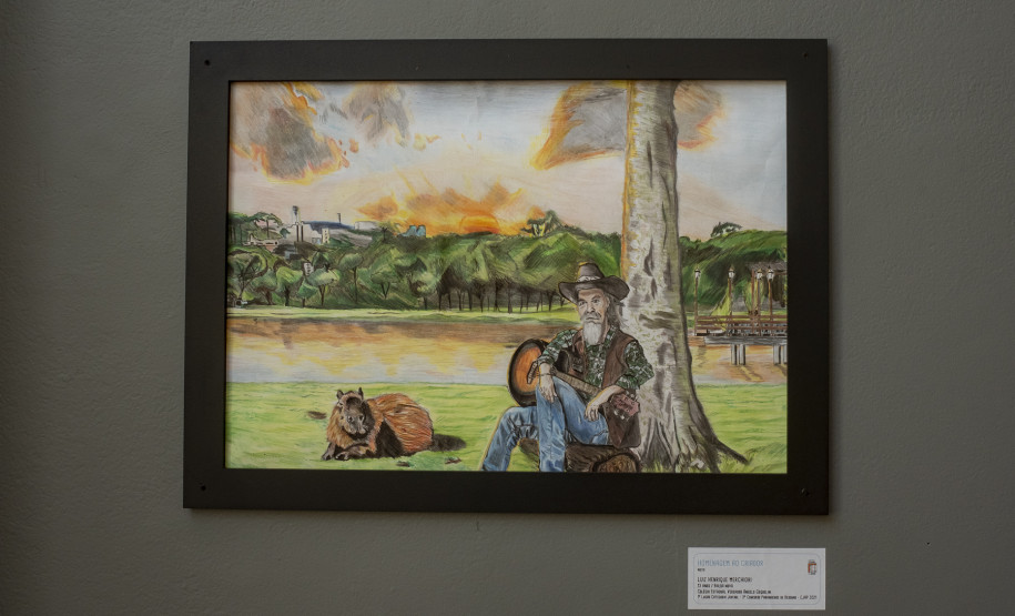 Na foto, desenhos das edições passadas do Concurso Paranaense de Desenho -