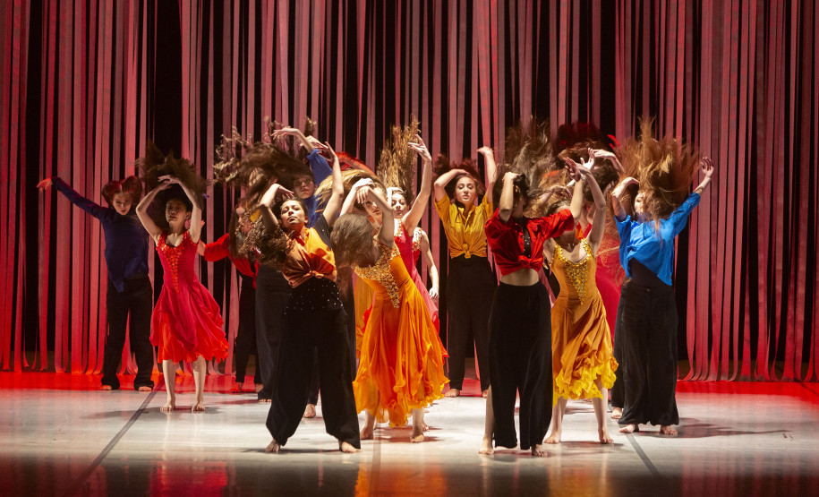 Apresentação de UNIO, que junta dois corpos do Centro Cultural Teatro Guaíra, será dia 11 de novembro.