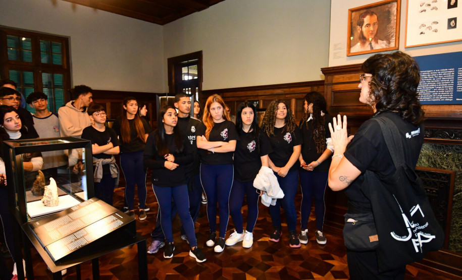 Programa Partiu Museu promove visitas guiadas para alunos da rede estadual do Paraná