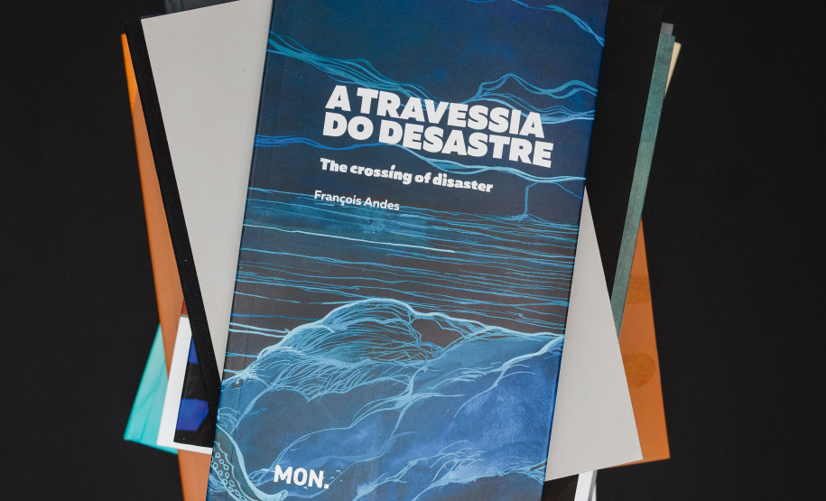 Catálogos de exposições do MON