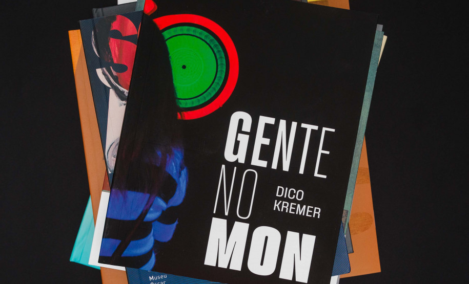 Catálogos de exposições do MON