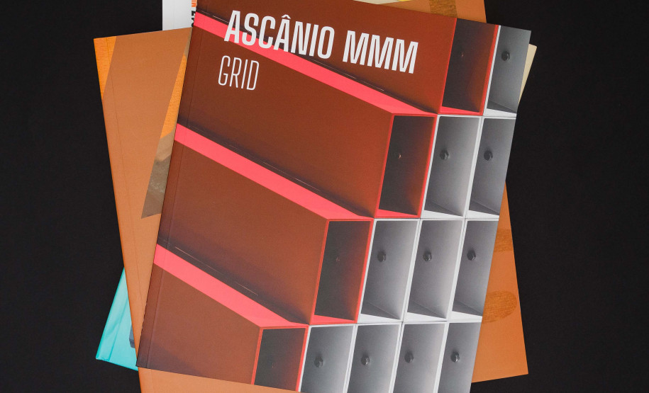 Catálogos de exposições do MON