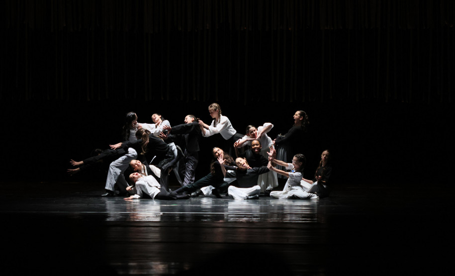 Escola de Dança Teatro Guaíra divulga lista de inscritos 2024 e próximas etapas