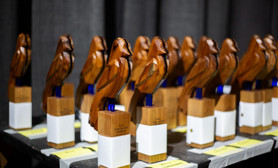 Troféu Gralha Azul premia peças e personagens do teatro na 40º edição