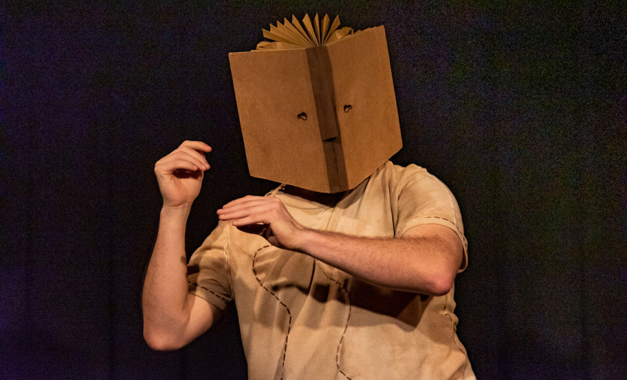 Após sucesso na Flibi, Biblioteca Pública recebe o espetáculo “Livro-Me” no sábado