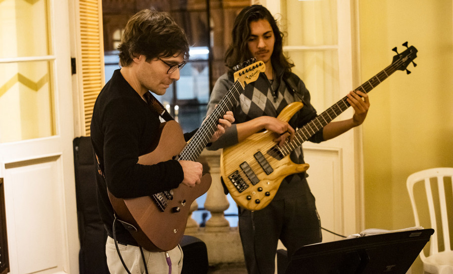 MUSEU DA IMAGEM E DO SOM DO PARANÁ (MIS-PR) - Quartas musicais - A partir desta quarta (28) o Tons Vizinhos – Quartas Musicais, projeto em parceria do MIS-PR e Unespar, retorna levando música ao museu toda quarta-feira, às 18h.