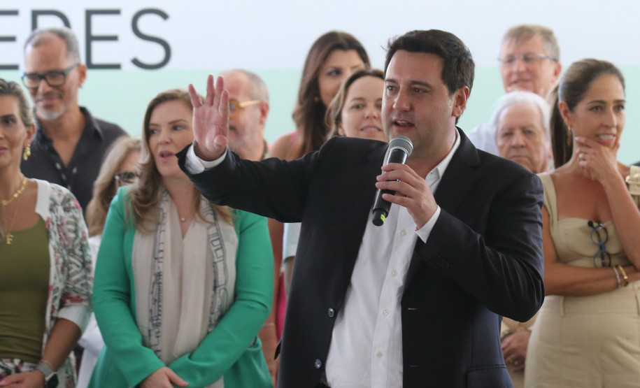 MON para criançada: governador inaugura mostra interativa com obras de arte no Parcão