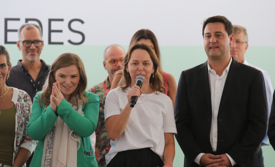 MON para criançada: governador inaugura mostra interativa com obras de arte no Parcão