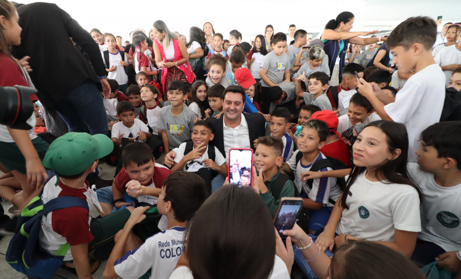 MON para criançada: governador inaugura mostra interativa com obras de arte no Parcão