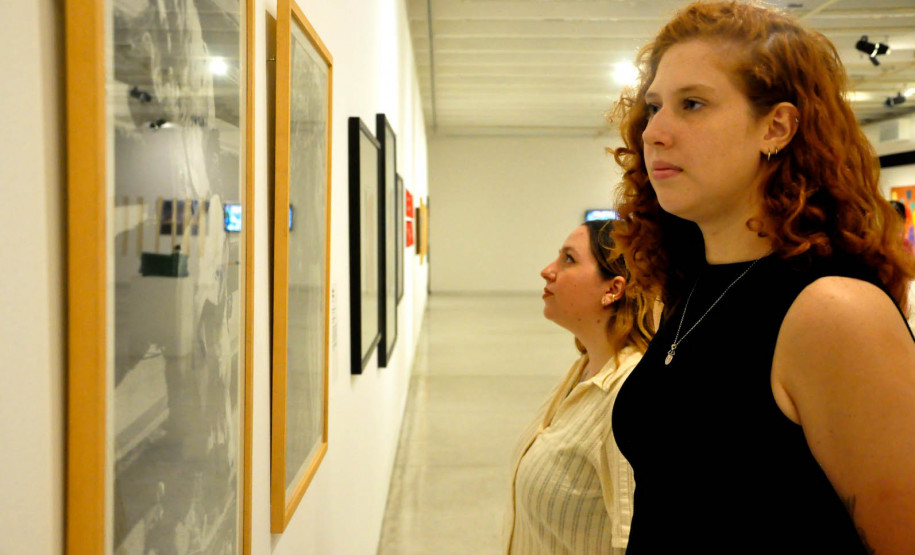 A partir do acervo do MAC-PR, pesquisadoras investigam a presença feminina na arte