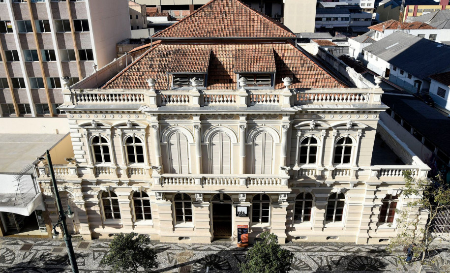 Fachada do Museu da Imagem e Som do Paraná