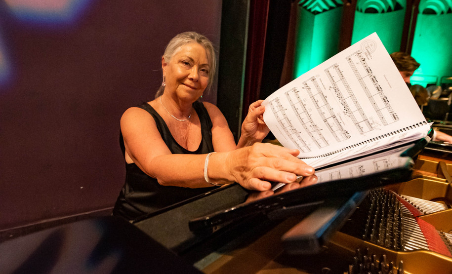 Da fundação às apresentações atuais, mulheres formam pilar fundamental da Orquestra Sinfônica do Paraná. Fernanda