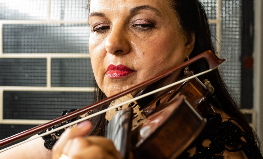 Da fundação às apresentações atuais, mulheres formam pilar fundamental da Orquestra Sinfônica do Paraná. Maria Cristina
