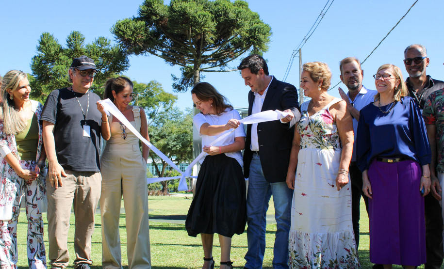 MON para criançada: governador inaugura mostra interativa com obras de arte no Parcão