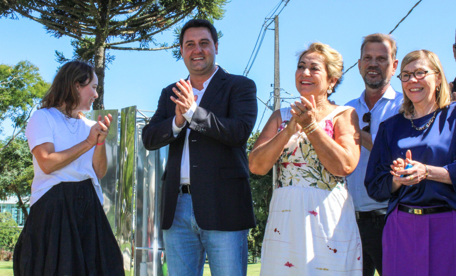 MON para criançada: governador inaugura mostra interativa com obras de arte no Parcão