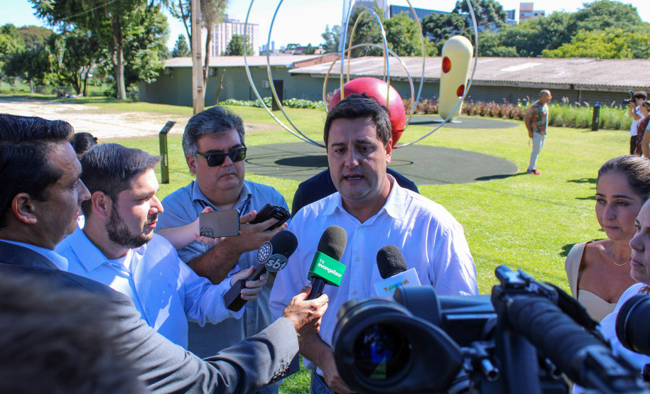 MON para criançada: governador inaugura mostra interativa com obras de arte no Parcão