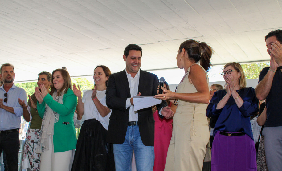 MON para criançada: governador inaugura mostra interativa com obras de arte no Parcão