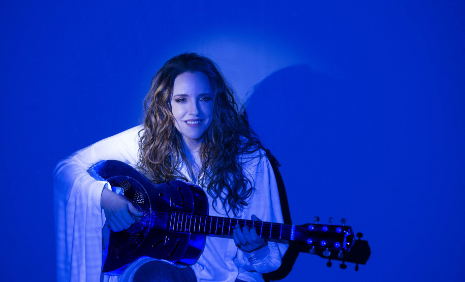 Ana Carolina faz homenagem a Cássia Eller no palco do Guairão nesta sexta